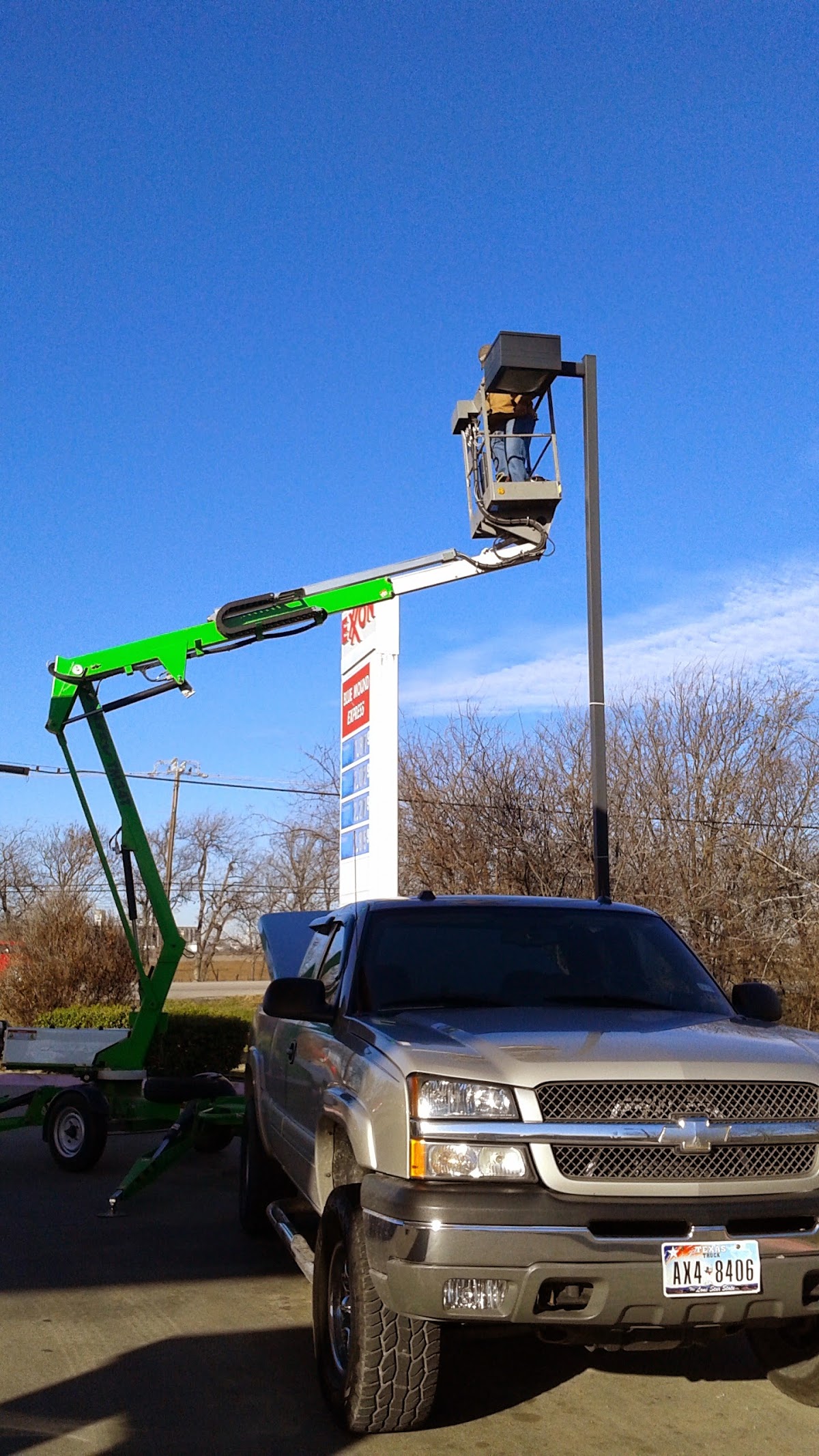 K.L.D. Electric boom lift at Exxon commercial sign lighting installation