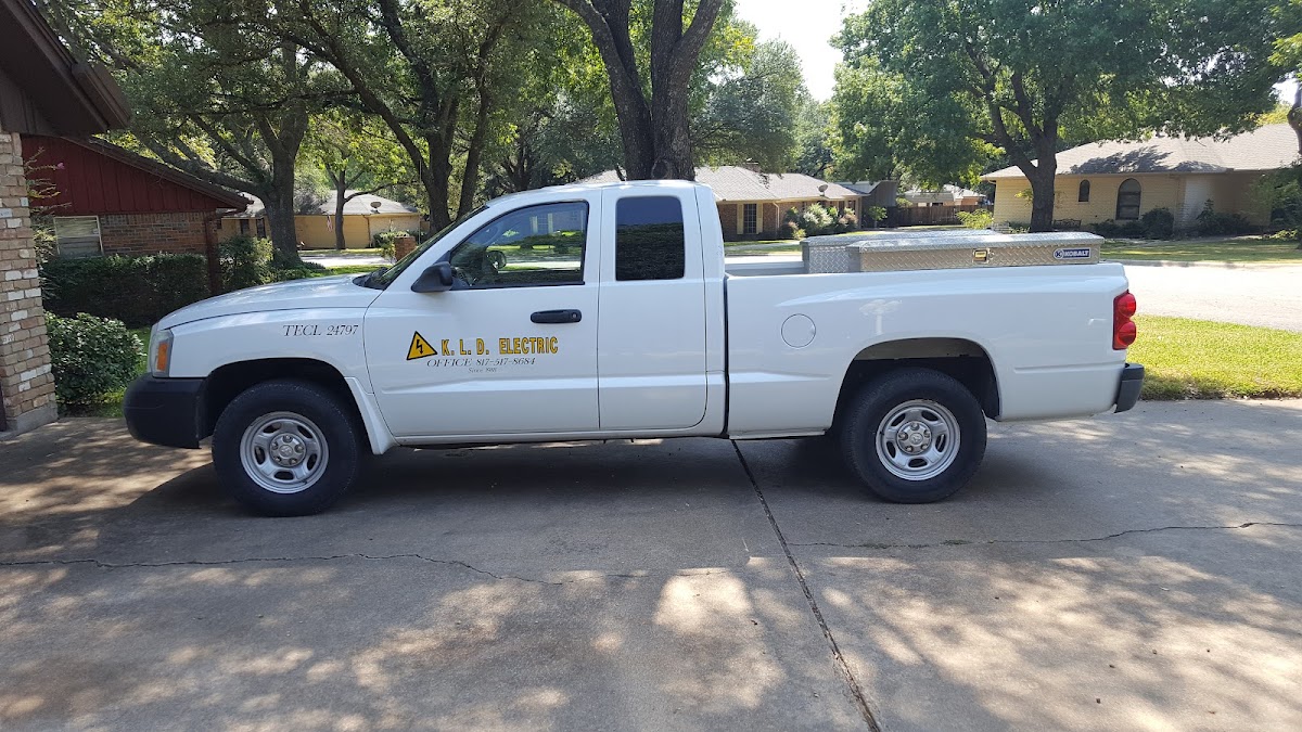 K.L.D. Electric service truck at a residential call in Cleburne TX